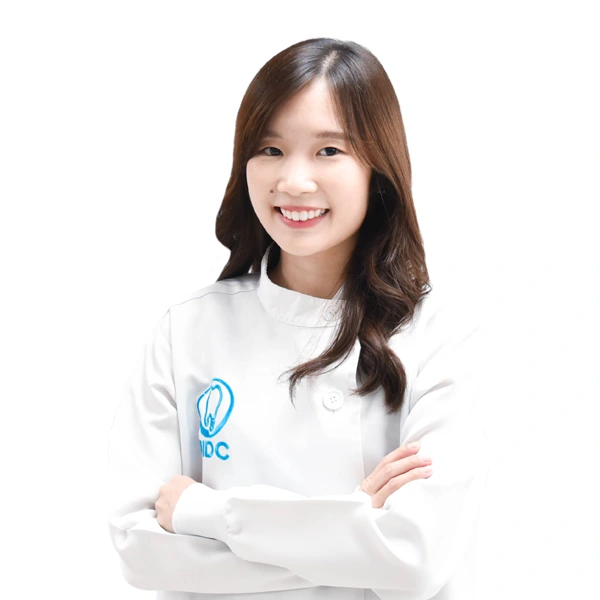 Dr.Benjaratana Sirisinsuk DDS.,