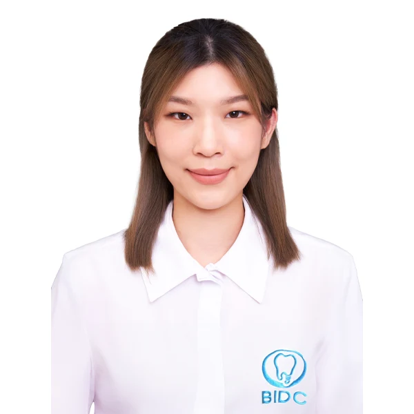 Dr.Waranya Lekapojpanich DDS.,