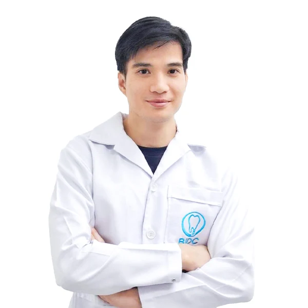 Dr.Thiwarit Narkkatorn DDS.,